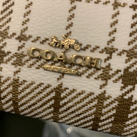 Coach Double zipped wristlet-BNWT - Picture 8 of 9